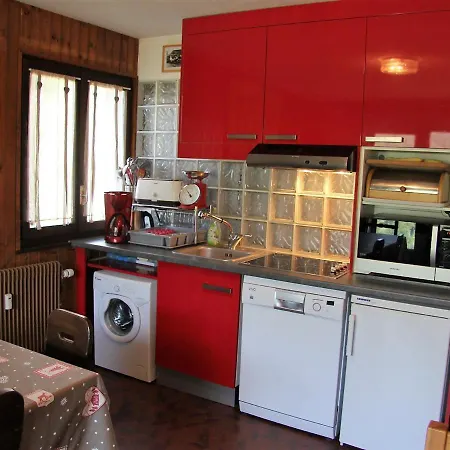 3 Pieces Avec Terrasse, Parking, Cheminee Et Vue Montagne A - Fr-1-459-54 * La Clusaz