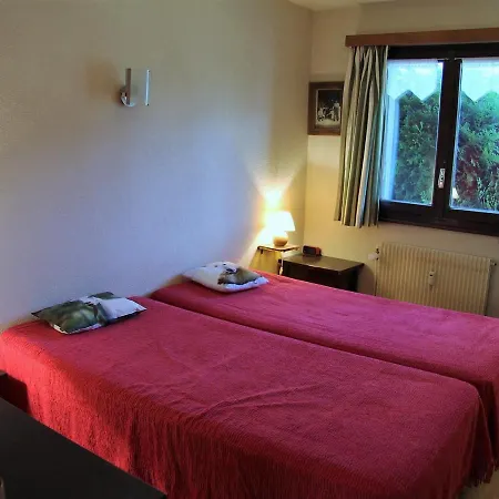 Appartement 3 Pieces Avec Terrasse, Parking, Cheminee Et Vue Montagne A - Fr-1-459-54 *